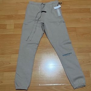Essentials men’s size small sweats - it’s too big for me - never worn.